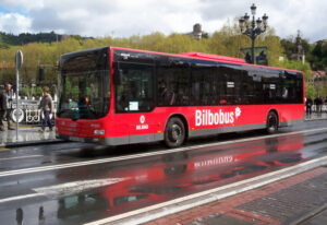 Los menores de seis años pueden viajar gratis en Bilbobus